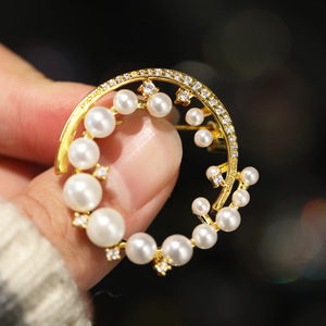 Broche de Lujo Chapado en Oro con Diseño de Estrella y Perla, Pin de Moda para Mujer para Fiestas - Product Image 3