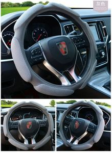 Funda de Volante de Fibra de Carbono y Gamuza de Alta Calidad con 4 Radios, Compatible con el 99% de los Autos, Agarre Mejorado, Resistente a Arañazos - Product Image 4