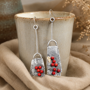 Orecchini pendenti vintage con chiusura a lucchetto rosso corallo, gioielli creativi di tendenza per donna - Product Image 6
