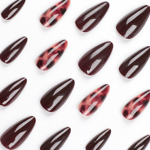 Fournisseur en gros Faux <span class=keywords><strong>ongles</strong></span> pointus marron foncé <span class=keywords><strong>Ongles</strong></span> à colle texturés craquelés <span class=keywords><strong>rouges</strong></span> <span class=keywords><strong>et</strong></span> <span class=keywords><strong>noirs</strong></span> <span class=keywords><strong>Ongles</strong></span> artificiels lisses monochromes - Product Image 3
