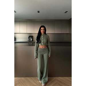 Conjunto de Punto Casual Verde con Detalle de Botones para Otoño, Talla Grande, Corte Holgado con Decoración de Patrón de Crochet - Product Image 4