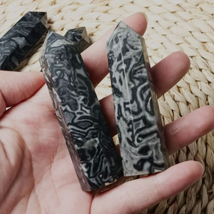 Torre di Cristallo in Agata Crazy Lace Nera Lucidata all'Ingrosso per Regali di Cristalloterapia e Guarigione <span class=keywords><strong>Spirituale</strong></span> - Product Image 4