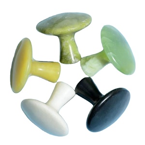 Verde claro hecho a mano hermoso <span class=keywords><strong>GHM</strong></span> 100% Xiuyan verde Jade hongo piedras calientes raspado herramienta de masaje para mujeres Home Spa - Product Image 1
