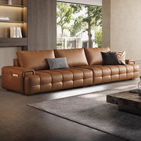 Italiaanse lichte luxe high-end kleine appartement bankstel van echt leder met hoge rugleuning, modulair, houten poten, woonkamer
