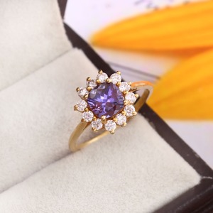 แหวนเพชรแทนซาไนต์ธรรมชาติ ทองคำ 18K สีเหลือง |   เพชรแทนซาไนต์ 0.56 กะรัต |   24 เม็ดพลอยทรงรี |   งานแต่งงานสุดโรแมนติกสุดหรู - Product Image 2
