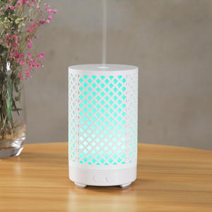 Difusor de Aroma Cilíndrico Blanco Creativo de 200 ml, Humidificador Tipo C para el Hogar y Dormitorio con Luz LED y Función de Temporizador - Product Image 1