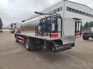 Camion distributeur d'asphalte 6m³ avec largeur de pulvérisation de 6m, pulvérisateur de bitume, moteur Dongfeng Cummins - Product Image 2