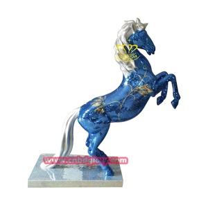 Personnalisable fibre de verre coloré bleu <span class=keywords><strong>blanc</strong></span> porcelaine mosaïque <span class=keywords><strong>cheval</strong></span> Sculpture jardin rue paysage décor Design résine artisanat - Product Image 5