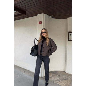 Chaqueta marrón con botones para mujer - Product Image 4