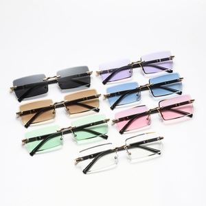 Vente en gros de lunettes de soleil carrées vintage personnalisées avec logo 2025, monture en métal sans bordure, UV400, pour hommes et femmes - Product Image 4