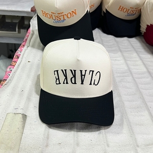 Casquettes de baseball en coton à 5 panneaux Vicky Wedding Hats avec logo inversé, broderie 3D en relief personnalisée, pour adultes, bicolores beige et noir, à fermeture snapback - Product Image 2