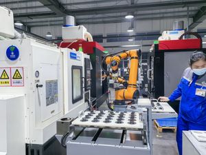 Station de travail automatique industrielle pour soudage, bras robotisé AUBO Cobot, prix du bras de soudage robotisé - Product Image 3