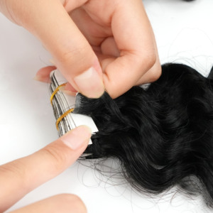 Extensions de cheveux humains 100% brésiliens non-Remy, bouclés profonds, avec ruban adhésif invisible ultra-résistant, couleur naturelle, sans effet de mélange - Product Image 2