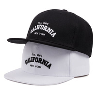 Gorra Snapback Negra con Visera Plana, Bordada, Estilo Béisbol, Ajustable, Urbana, Casual, Seis Paneles, OEM, Venta al Por Mayor