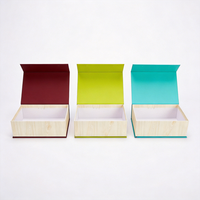 Boîtes cadeaux d'entreprise personnalisées en papier gaufré avec doublure en mousse, fermeture magnétique rigide pour événements et conférences, coffrets cadeaux d'affaires de luxe