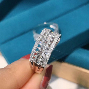 Anello Traforato Creativo per Donne, Gioiello da Dito Elegante e Versatile - Product Image 4