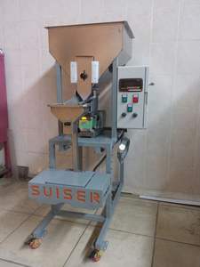 Machine de pesage et de remplissage automatique en acier inoxydable pour les applications de moulin à farine et de vinerie - Product Image 3