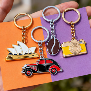 LLavero de metal con logotipo personalizado al por mayor, llavero de esmalte duro blando, llaveros - Product Image 1