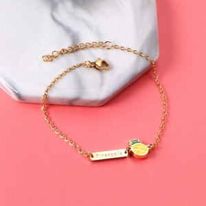 Bracelet à maillons en acier inoxydable plaqué or 18 carats pour femme, avec breloque ananas en émail coloré, pour fille - Product Image 4