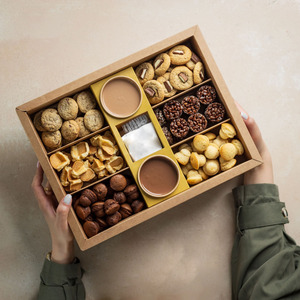 Muestra gratis logotipo personalizado Navidad vacaciones negro Sushi Bento Catering caja de grado alimenticio postre Dunking caja con divisores - Product Image 6