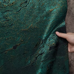 Tissu Jacquard Brocart Métallique JSQ552B à Motif <span class=keywords><strong>Peinture</strong></span> Abstraite, 73% Polyester, 27% Métallique, <span class=keywords><strong>pour</strong></span> Vêtements de Soirée - Product Image 4