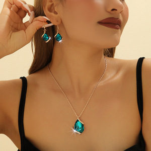 Nuevo Conjunto de Collar y Pendientes de Aleación de Zinc con Cristales de Diamante y Diseño Poligonal, con Gran Gota de Agua, para Mujer - Product Image 4