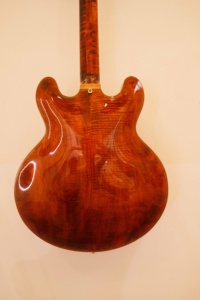 Guitare électrique Yunzhi Luthier artisanale 335 Hollow Body Archtop, table en épicéa massif, dos en érable, touche en ébène, finition brillante, personnalisée - Product Image 5