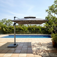 Parasol Cantilever Solaire LED 360 Degrés avec Bras Déporté et Manivelle pour Hôtels et Piscines