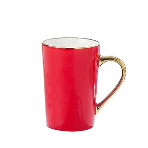 Taza de cerámica de color sólido con borde y asa dorados, con tapa y cuchara para café, té, regalo. - Product Image 5