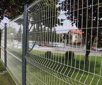 Panneau de clôture en treillis soudé 3D résistant à la corrosion, durable, pour la sécurité périmétrique des autoroutes, des voies ferrées, des aéroports et des zones industrielles