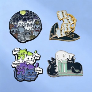 Broches de Esmalte Surtidos de Gatos - Broches de Gatos Fantasma Espeluznantes y Gatos Literarios - Product Image 1