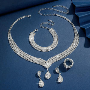 Ensemble de bijoux de mariée élégant, collier, boucles d'oreilles et bracelet pour des looks de mariage et de soirée époustouflants - Product Image 2