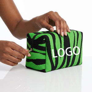 MOQ 100 PEZZI Borsa Estetica Lavorata a Maglia di Grande Capacità, Borsa da Toilette in Maglia da Donna con Logo Personalizzato, Stile <span class=keywords><strong>Pinterest</strong></span> - Product Image 1