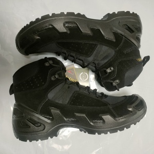 Botas Tácticas de Senderismo de Gamuza Negra Personalizables TSB07, Corte Medio, para Caza - Product Image 1