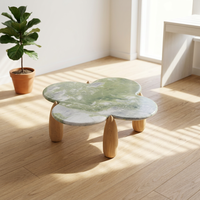 Table basse de salon au design unique avec plateau en marbre vert et pieds en bois de frêne, combinaison de luxe pour hôtel
