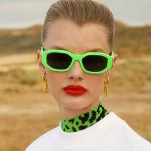 Vente en gros de lunettes de soleil vintage personnalisées avec logo orange rouge, à jambes larges, UV400, petites lunettes de soleil polygonales 2021 - Product Image 1