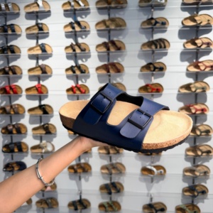 Sandali con Doppio Cinturino in Pelle PVC Personalizzabili, Suola in Sughero, Supporto per Arco Plantare, Scarpe Estive Casual per Uomo e Donna, Vendita all'Ingrosso - Product Image 1