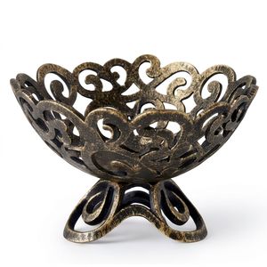 Cuenco Decorativo de Metal Hecho a Mano de Primera Calidad, Diseño Tallado Vintage, Base para Decoración del Hogar, Elegante Centro de Mesa - Product Image 1