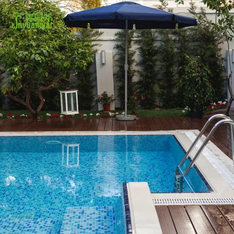 屋外プールと庭のためのカスタムサイズのヨーロッパスタイルの防水WPCデッキブラッシュドウッドプラスチックコンポジット