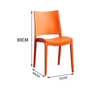 Chaise de salle à manger et de loisirs d'extérieur moderne en plastique empilable et épaissi pour hôtel et villa, MOQ 100 pièces