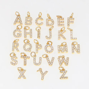 Venta al por Mayor de Accesorios Miniatura Chapados en Oro de 18K, 26 Letras Iniciales del Alfabeto A-Z, Colgante de Corona de Zirconia, Collar de Acero Inoxidable - Product Image 5