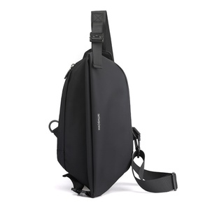 Bolso Bandolera Deportivo Negro Personalizado de Fábrica, Resistente al Agua, con Orificio para Auriculares, de Poliéster, Personalizable - Product Image 3