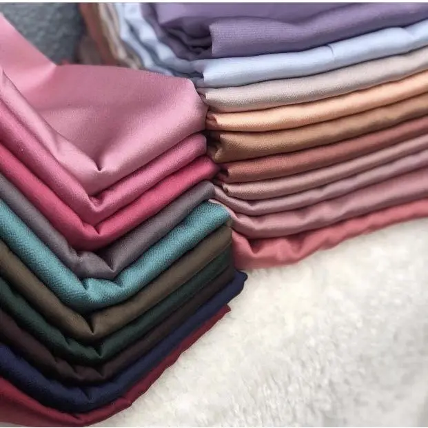 Malaysia heiß verkaufen Premium Großhandel Frauen Muslim Bubble Satin Schal Großhandel Bubble Satin Seide Hijab Schal