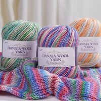 Hilo Teñido Danxia Serie Space Dyed, Mezcla de Algodón Suave de Fantasía Arcoíris para Tejer a Mano Suéteres, Bufandas y Gorros para Bebés, Venta al por Mayor de Fábrica