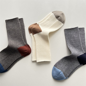 Nouvelles chaussettes sportives en coton polyester rayées en 3D, style automne-hiver, écologiques, simples et polyvalentes - Product Image 3