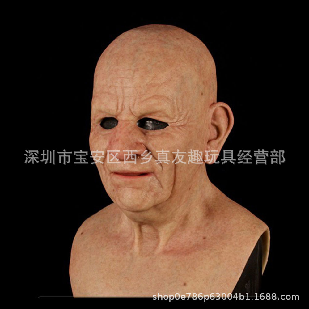 Vieil homme souriant [tête chauve]]