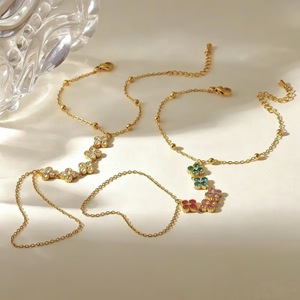 Pulsera <span class=keywords><strong>de</strong></span> Cadena para el Dedo con Trébol <span class=keywords><strong>de</strong></span> Tres Capas <span class=keywords><strong>de</strong></span> <span class=keywords><strong>Acero</strong></span> <span class=keywords><strong>Inoxidable</strong></span> Chapado en Oro PVD <span class=keywords><strong>de</strong></span> 18k con Zirconia, Joyería Impermeable <span class=keywords><strong>de</strong></span> Moda - Product Image 2