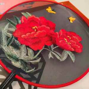 Éventail pliant en bambou haut de gamme personnalisable, style DIY avec décorations brodées et modèle ancien, idéal pour les soirées musicales et les promotions - Product Image 3