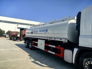 Camión <span class=keywords><strong>Cisterna</strong></span> Usado Isuzu Giga de 16~20t, Tanque de Acero Inoxidable de Grado Alimenticio, Aleación de Aluminio, para Transporte de Líquidos como <span class=keywords><strong>Vino</strong></span>, Jugo, Leche, Agua, Aceite - Product Image 4