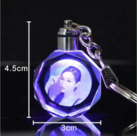 Offre Spéciale porte-clés lumineux personnalisés cadeau pas cher les porte-clés en cristal Led avec logo Anime de dessin animé